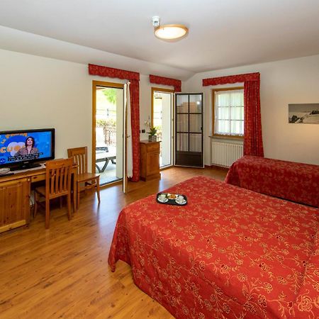 Albergo Edelweiss - Larespa Кродо Екстериор снимка