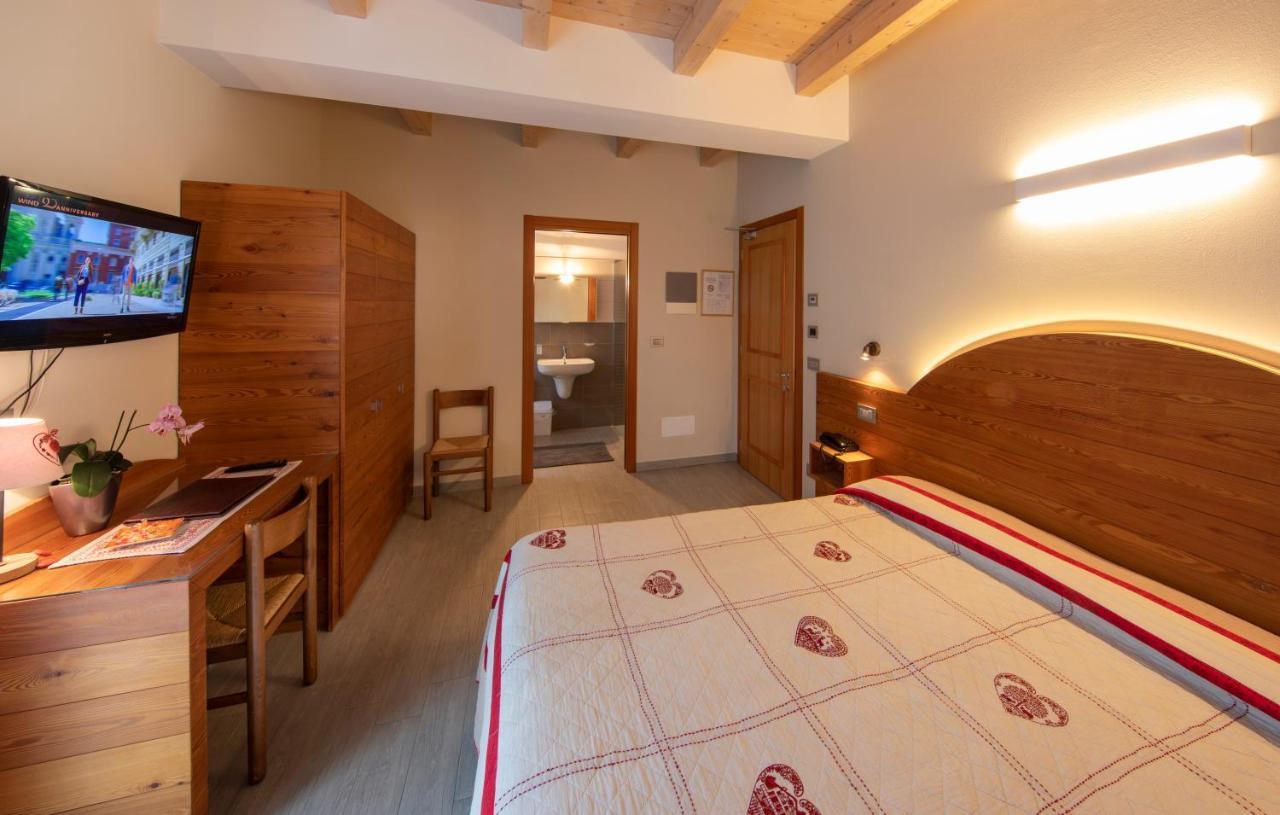 Albergo Edelweiss - Larespa Кродо Екстериор снимка