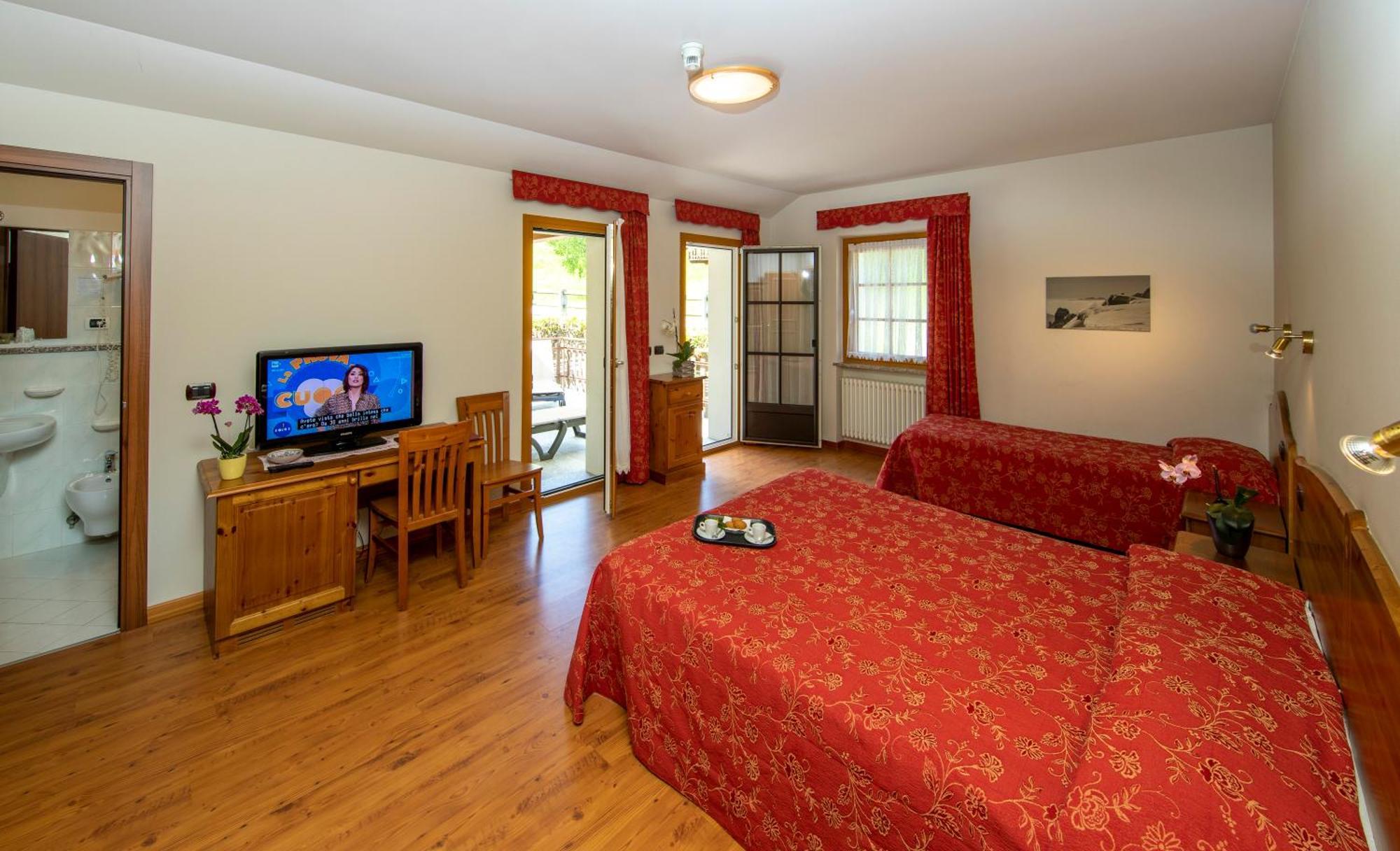 Albergo Edelweiss - Larespa Кродо Екстериор снимка